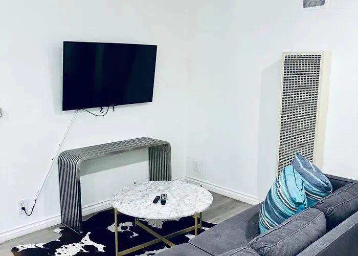 Modern, 1 Bed Condo, Downtown Century City
