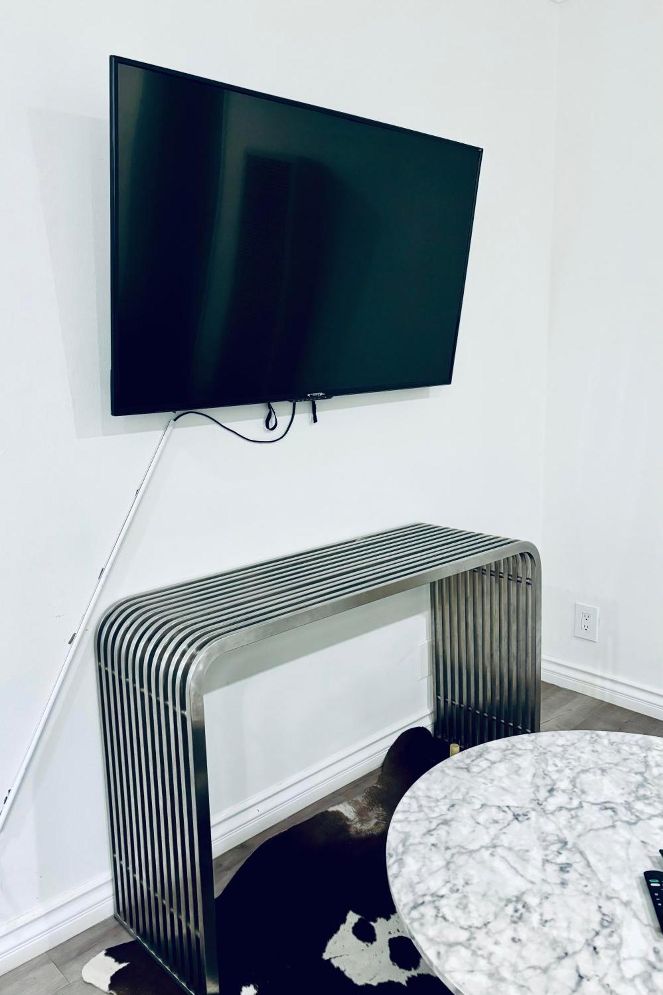 Apartment Modern, 1 Bed Condo, Downtown Century *
